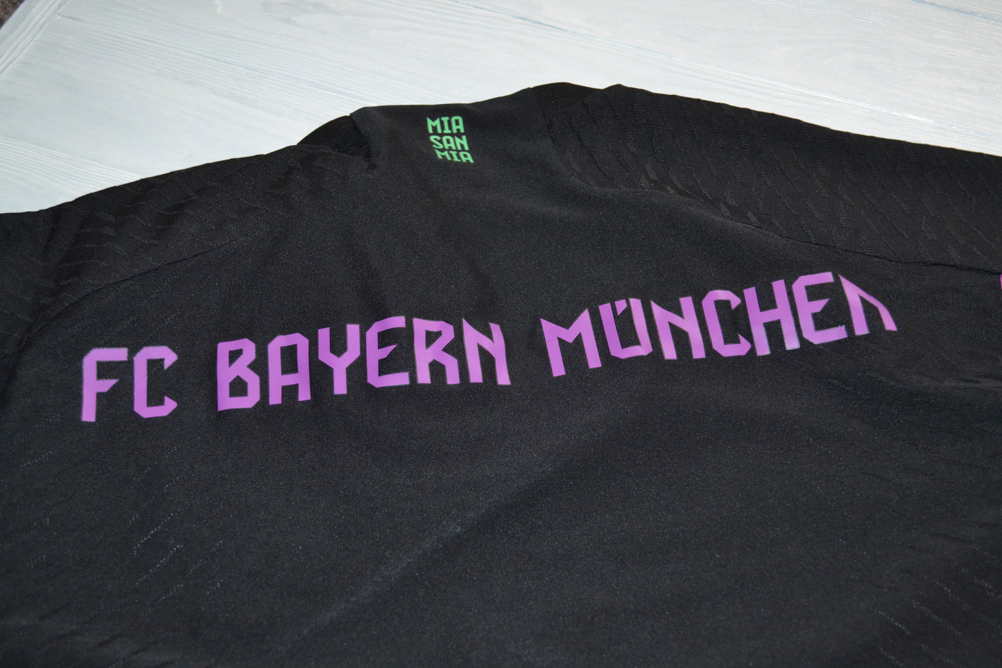 Bayern Munich Authentic Away Shirt 2023/2024 Jersey SZ L